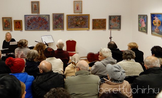 Fellobant az első gyertya lángja 01